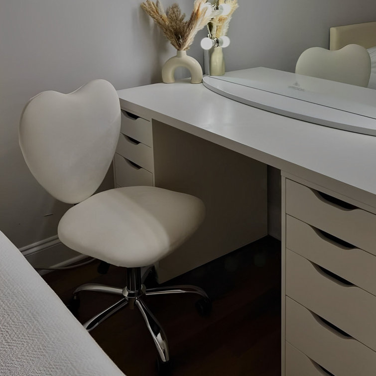 Heart vanity online chair